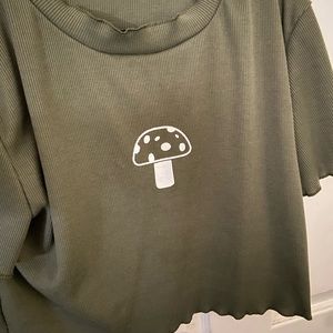 Cropped green plus size shirt